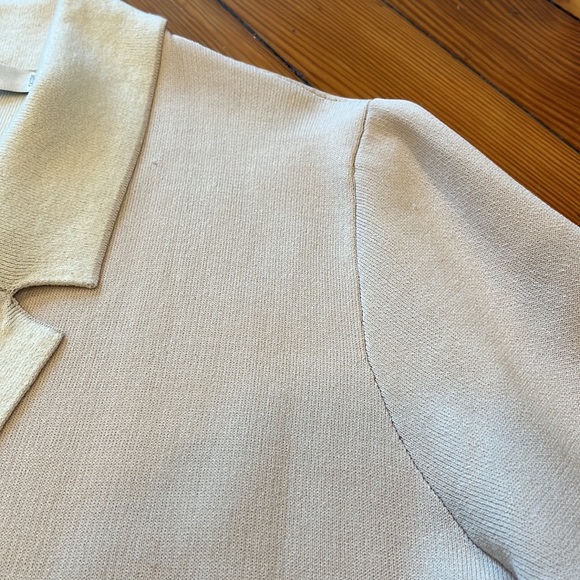 Shell pink and cream white sweater coat, with patch pockets and notched collar. - Picture 3 of 5